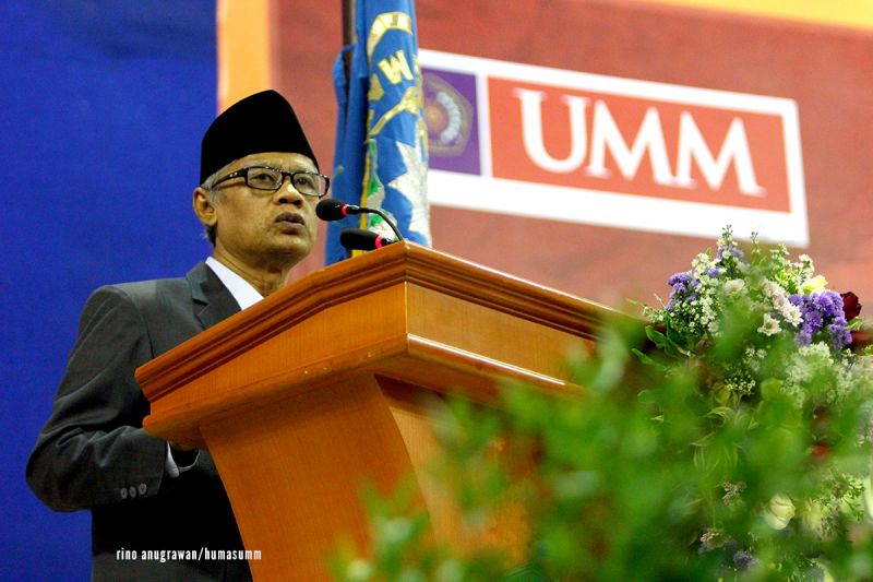 Ketua Umum Pimpinan Pusat Muhammadiyah, Prof. Dr. Haedar Nashir, MSi orasi ilmiah dihadapan wisudawan