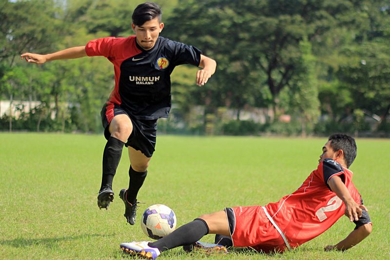 Abusalman Kulem saat berlatih tanding di stadion UMM. Foto: Rino Anugrawan. MENJADI bintang dalam