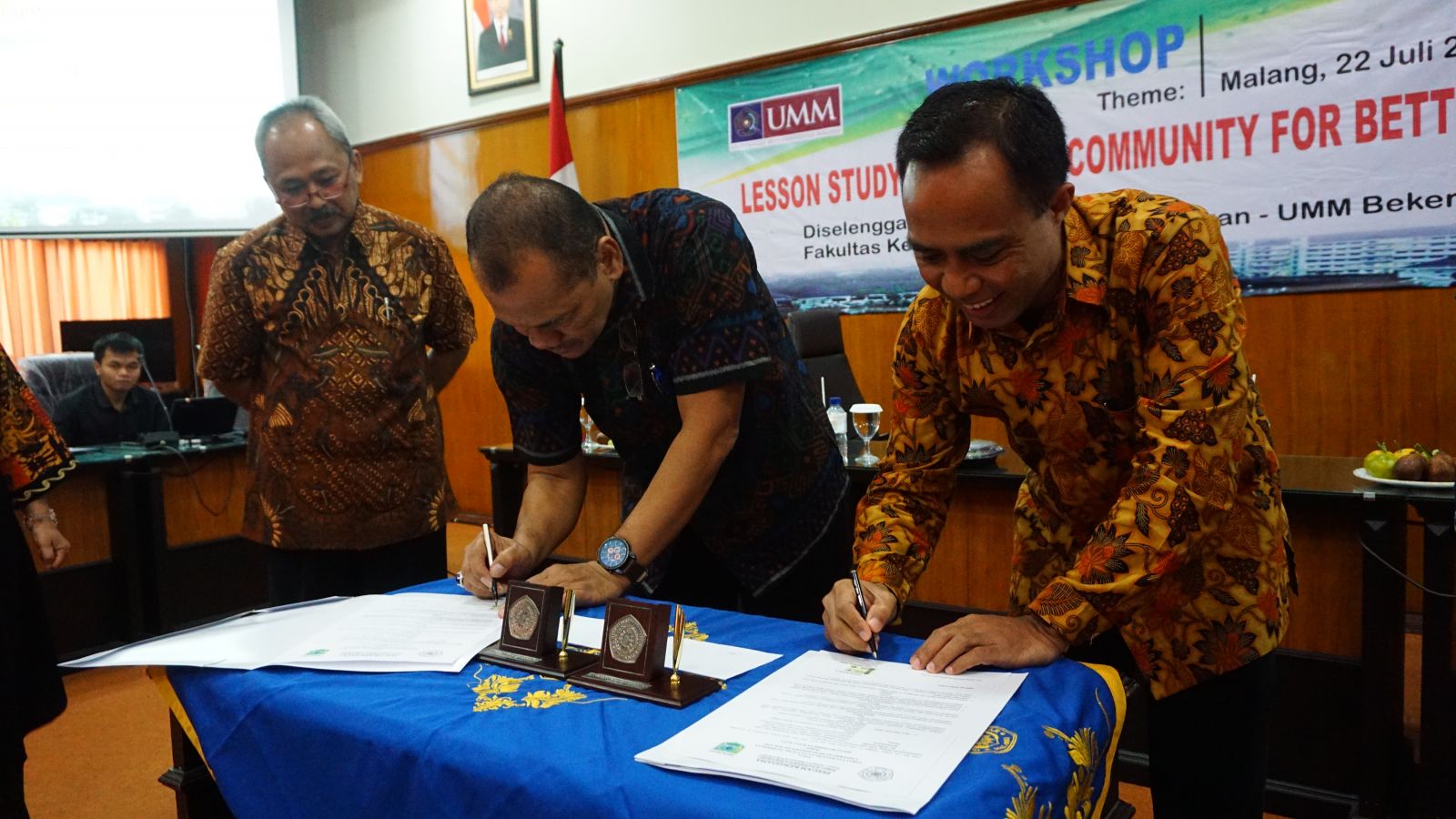 The signing MoU of Lesson Study expansion between UMM and JICA. Faculty of Training and Education (FKIP) 