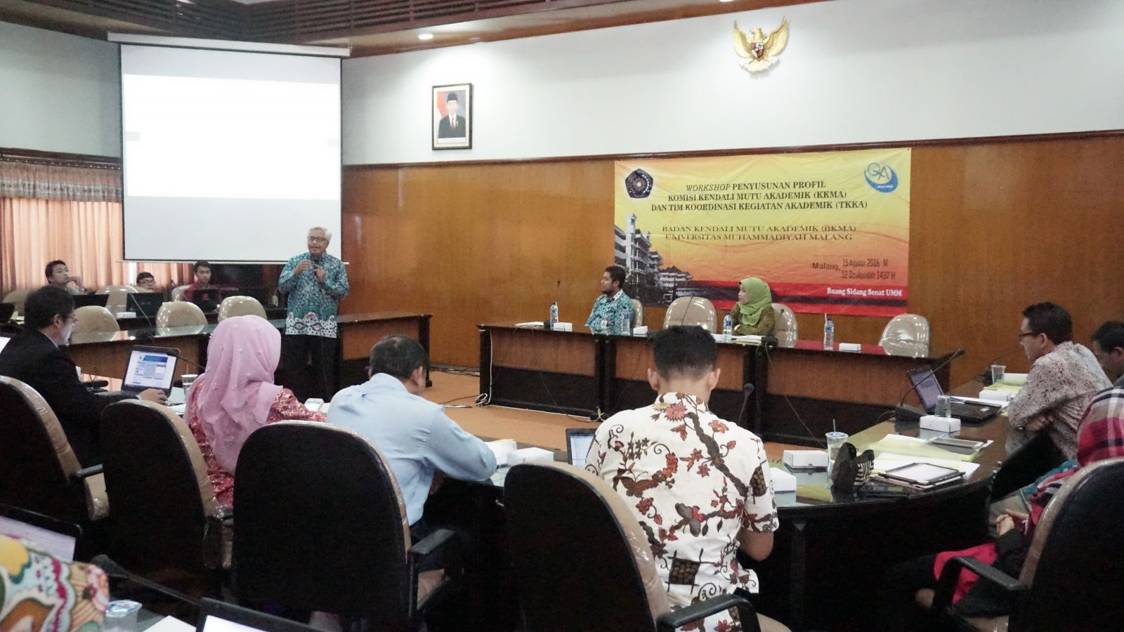 Salah satu pemateri, Prof.Dr. Wahyu Widodo, M.S. saat menyampaikan materi. (Chandra/Humas) BADAN Kendali 