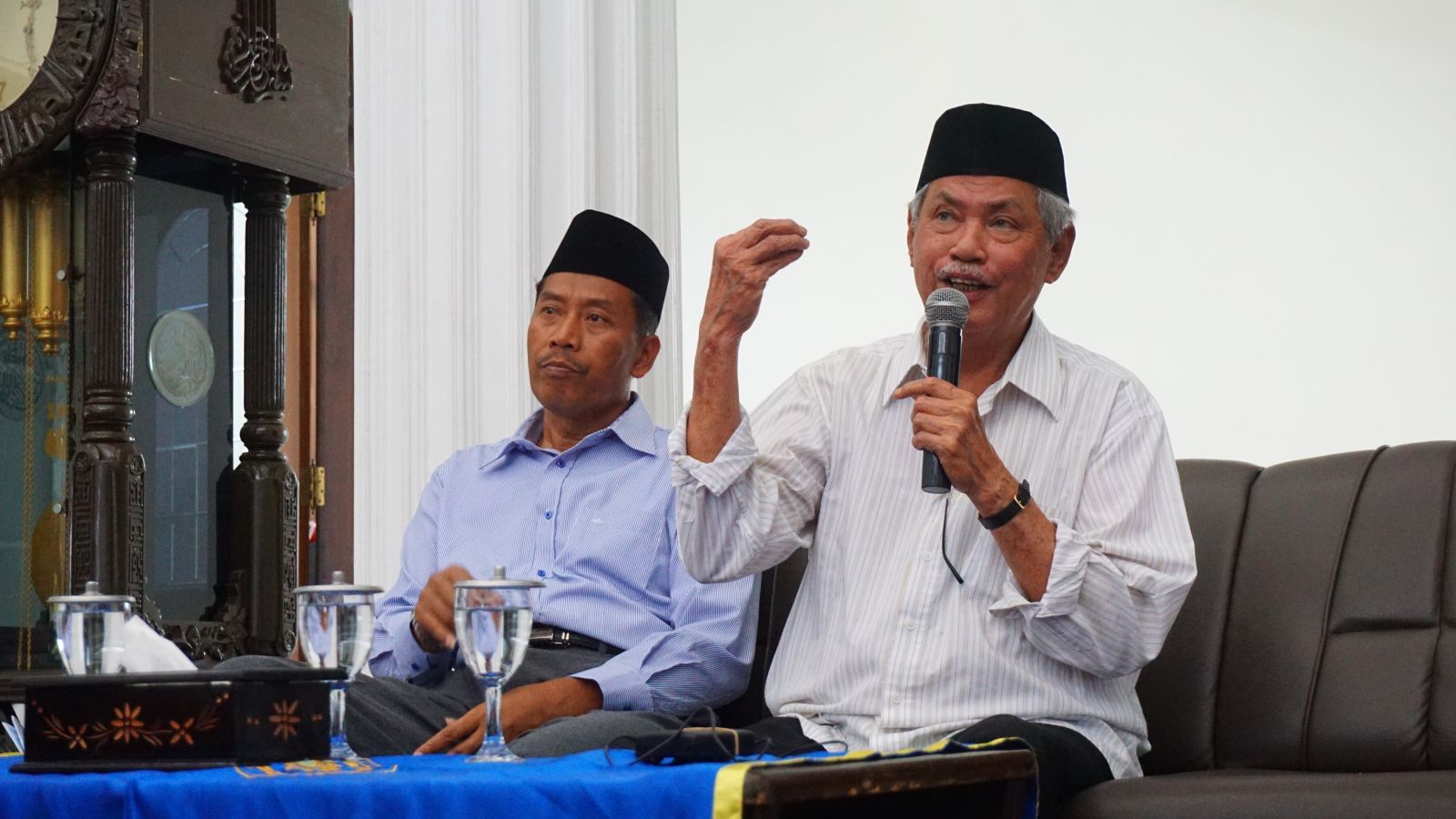 Abdul Malik Fadjar (kanan) bersama Rektor UMM Fauzan. BULAN Ramadhan selayaknya menjadi momen tepat