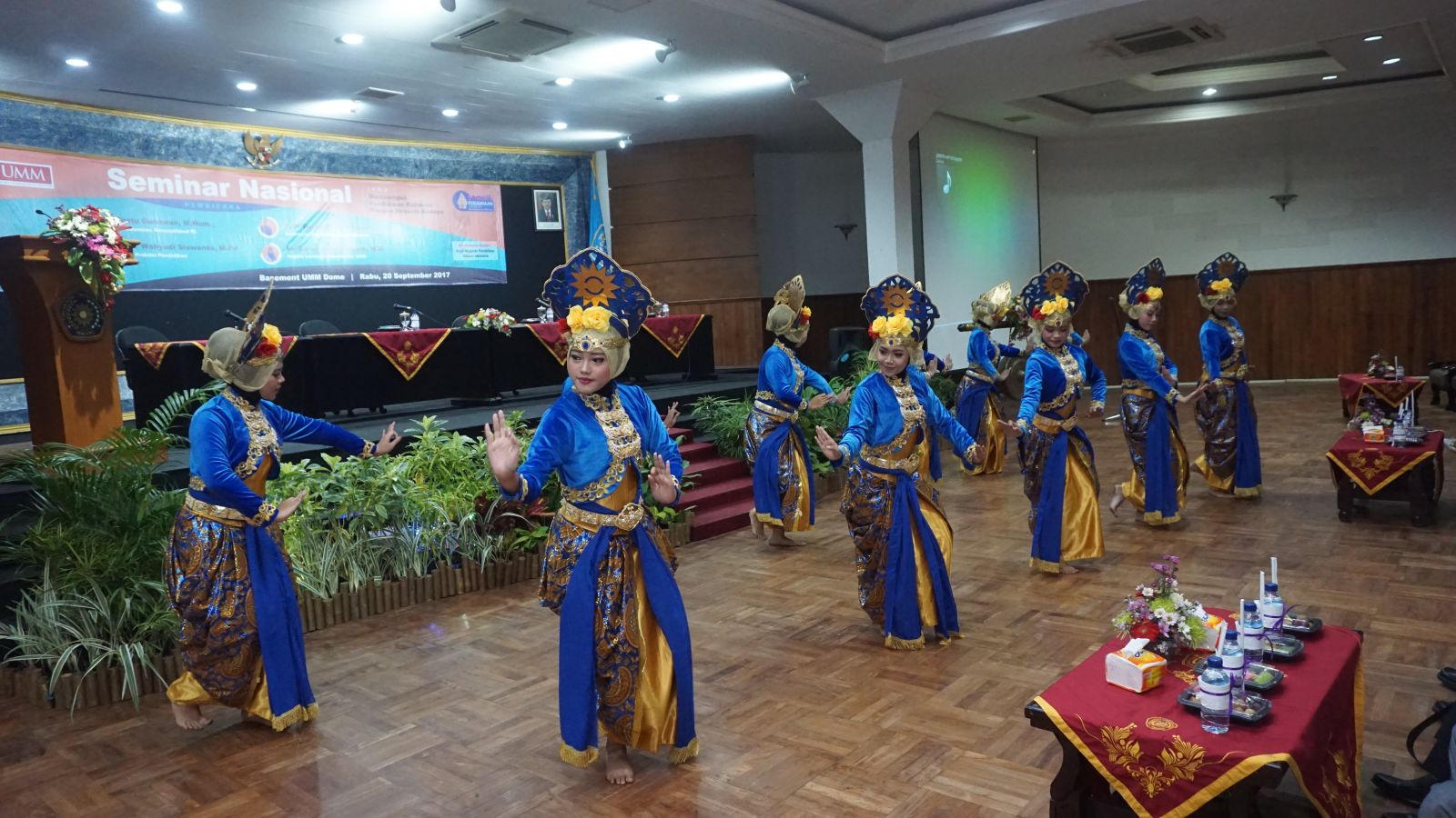  Dance performance by LK UMM team starts Character Education National Seminar. Ministry of