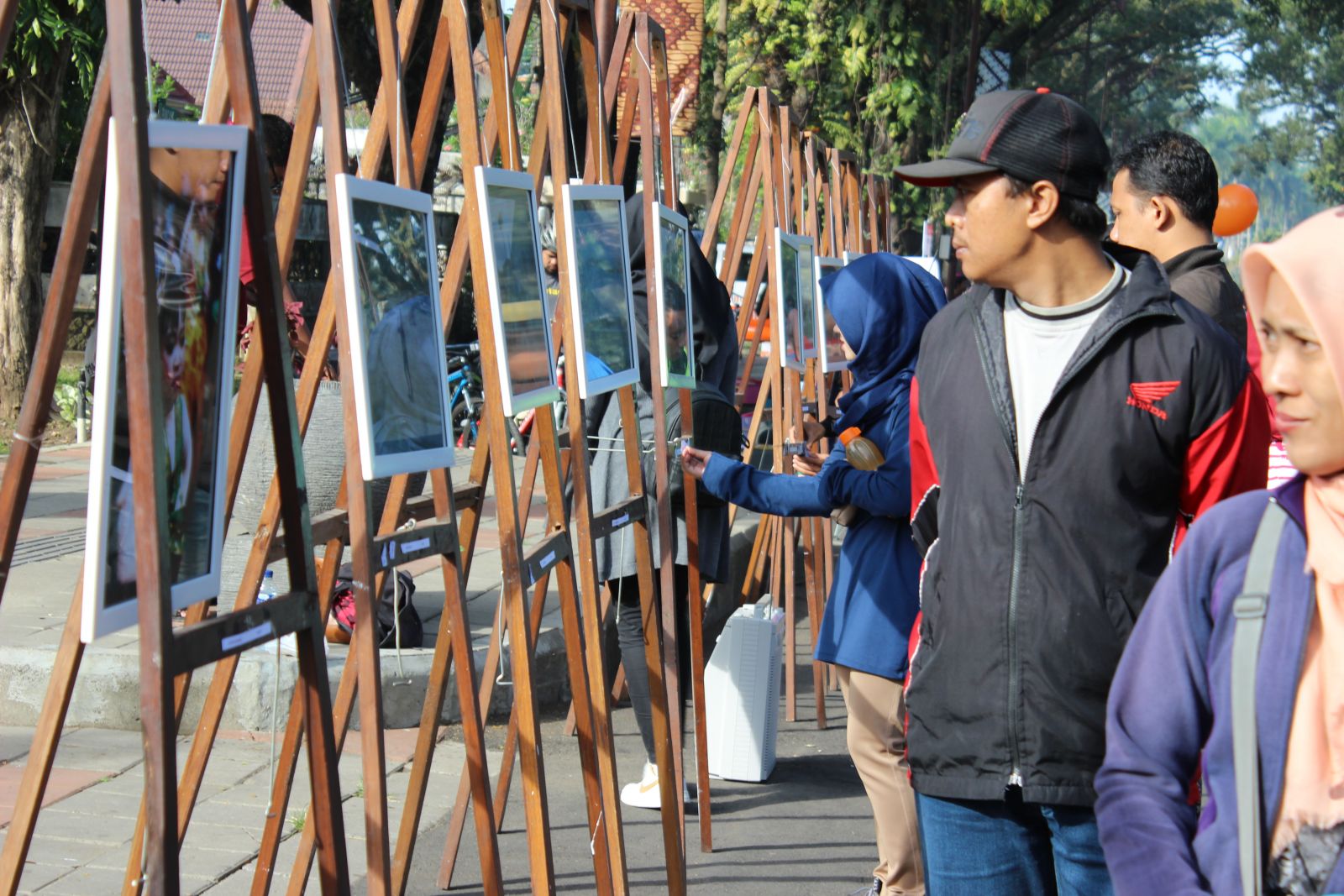   BAGI mahasiswa asing, potret kehidupan kota-kota di Indonesia begitu indah. Aktivitas-aktivitas