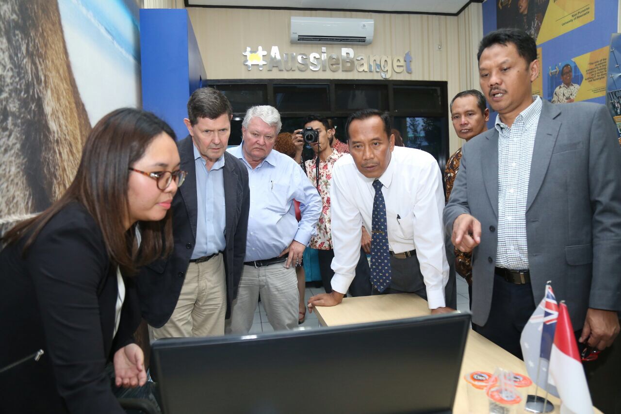 Rector and Vice Rector I UMM with number of Australian parliamentarians at the #AussieBanget Corner 