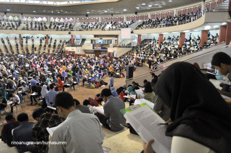 CALON mahasiswa baru (camaba) gelombang II Universitas Muhammadiyah Malang (UMM) membludak. Berdasarkan