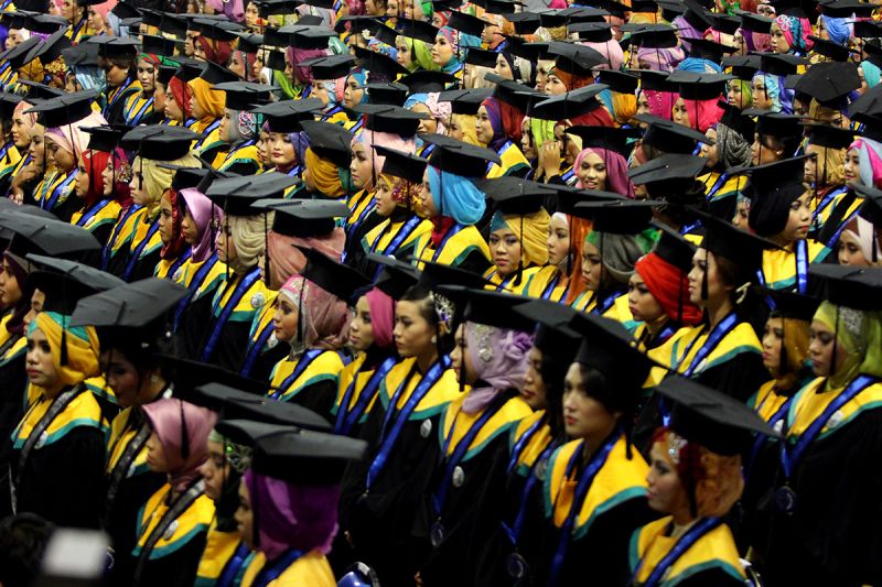 THE GRADUATION Day held by University of Muhammadiyah malang (UMM) today (28/110 is the last period of