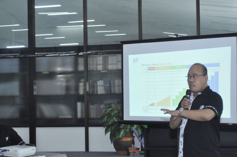 Kepala EF UMM yang juga alumni UMM, Robby Aditya. Foto: Bagas Suryo Adi. LEMBAGA kursus Bahasa Inggris