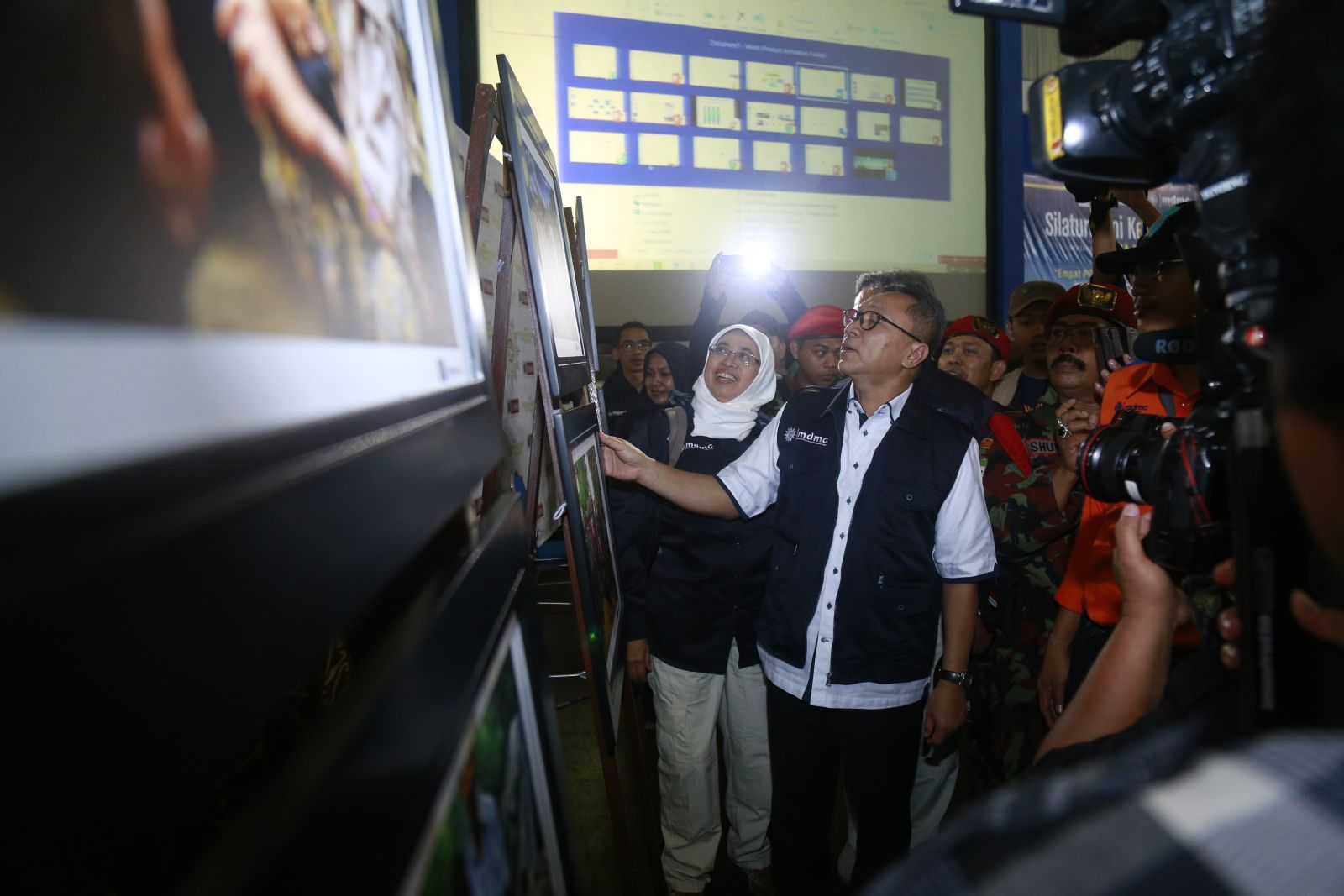 Chairman of People's Consultative Assembly (MPR) Republic of Indonesia, Zulkifli Hasan looking at