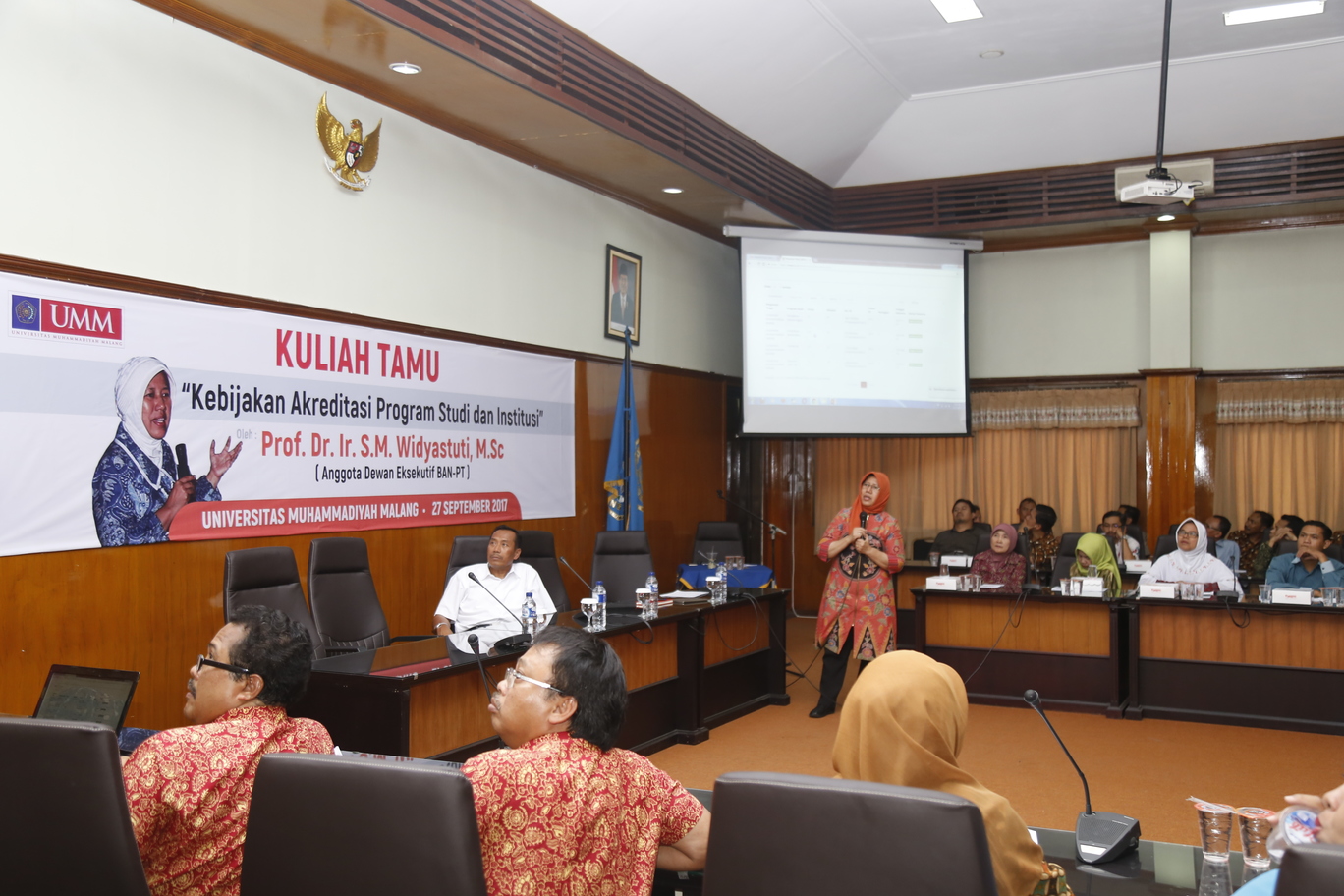 Accreditation Executive Agency BAN-PT Prof Dr Ir SM Widyastuti MSc during an explaining about online