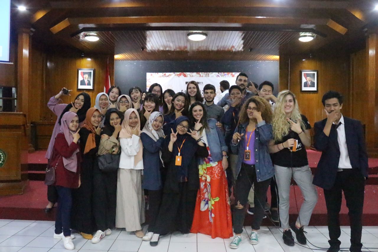 Foto bersama para peserta Exchange Participant Gathering Summer Project AISIEC UMM   في