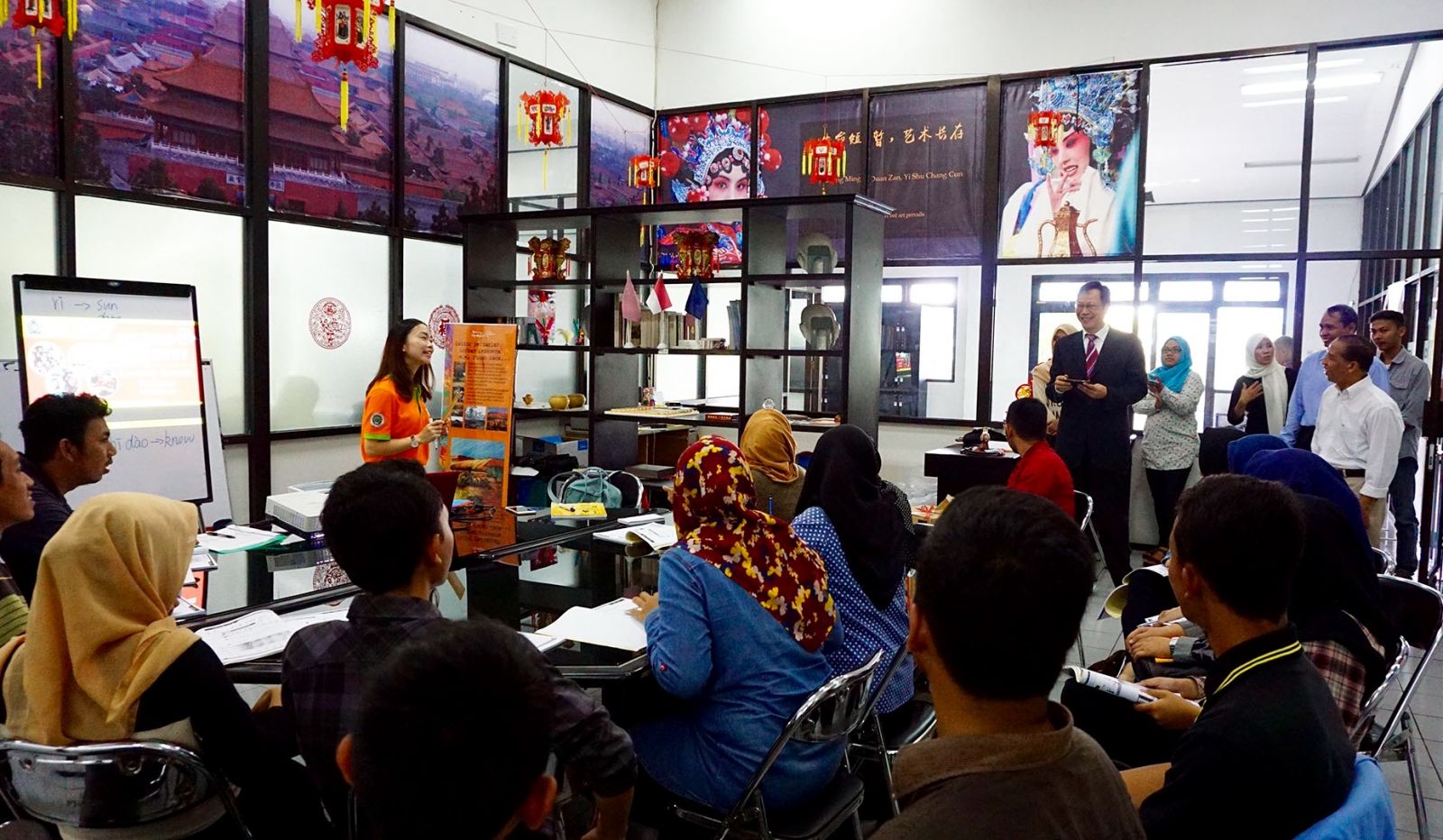 Suasana belajar dalam China Corner Uiversitas Muhammadiyah Malang DALAM waktu dekat, China