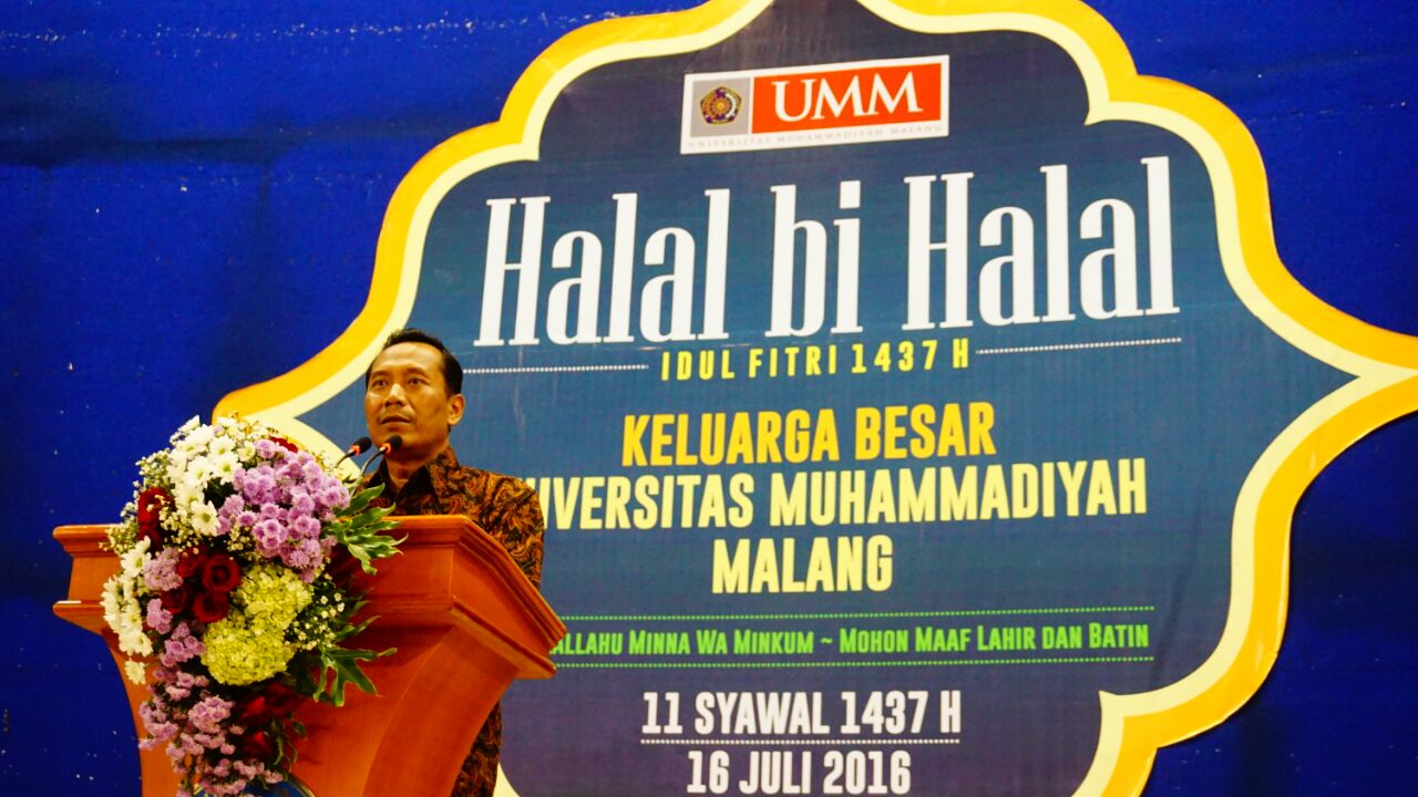 Rektor UMM Fauzan pada kegiatan halal bi halal keluarga besar UMM, Sabtu (16/7). عادة