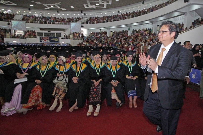   ATTENDANCE of Minister of Industry RI, Ir Airlangga Hartarto MBA MMT, in the 86th graduation