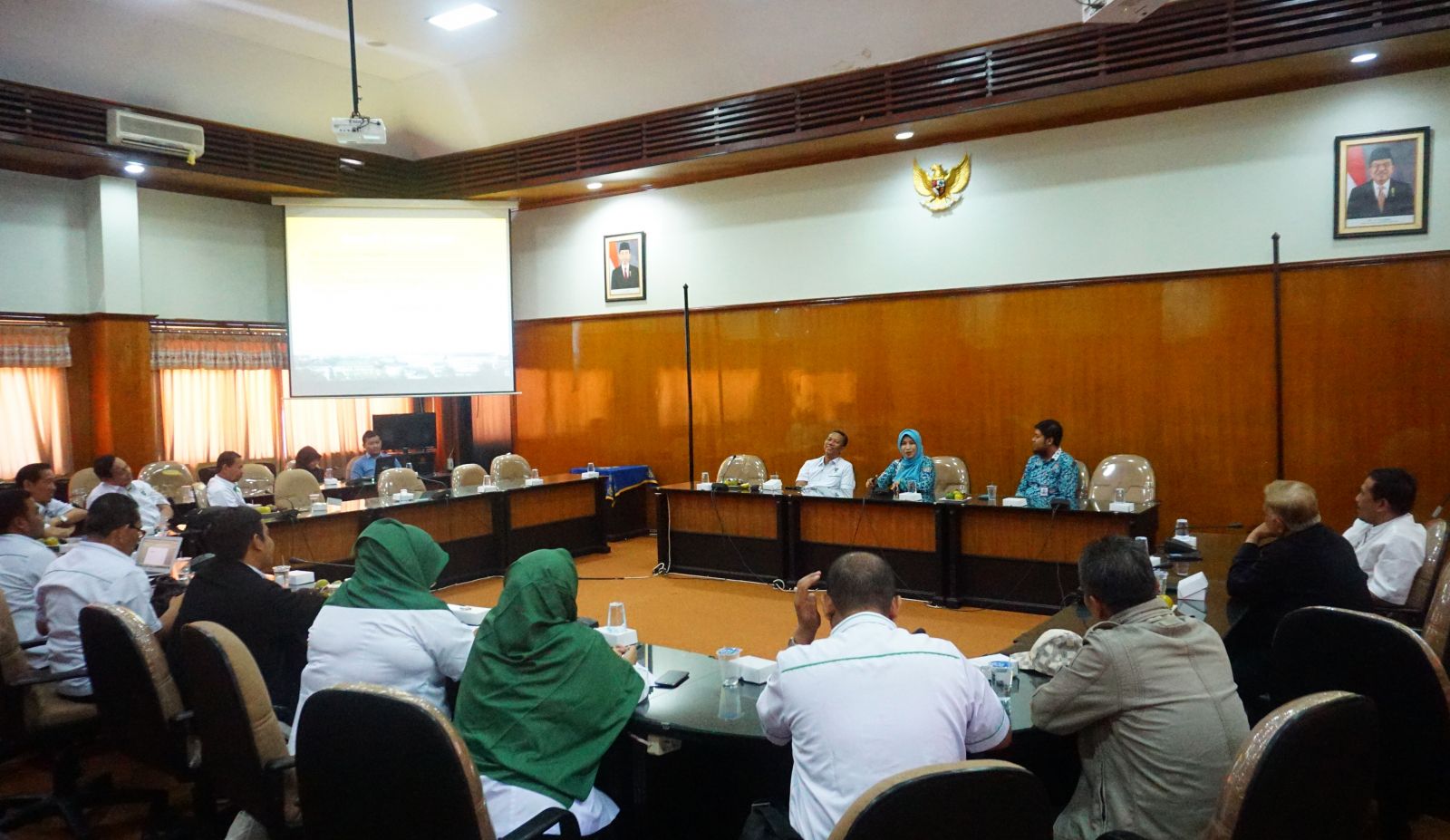 Sharing akademik antara pimpinan FH Universitas Islam Riau dan pimpinan UMM. Foto: Distya/Humas