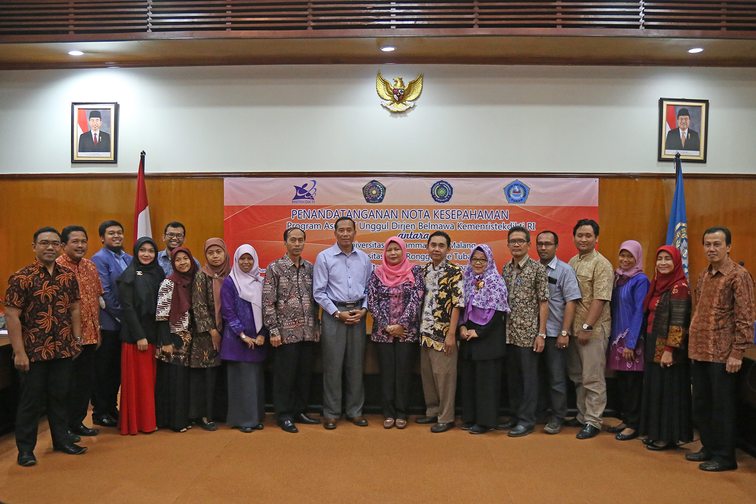 Taking picture together after signing the Mou. University of Muhammadiyah Malang (UMM) is now getting a