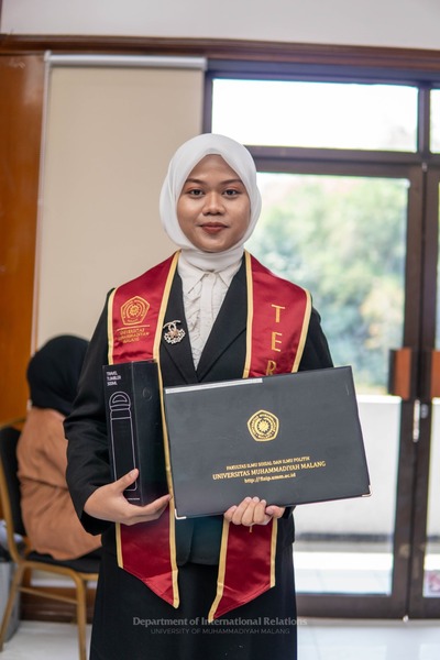 Begini Wisudawan UMM yang Penuh Prestasi