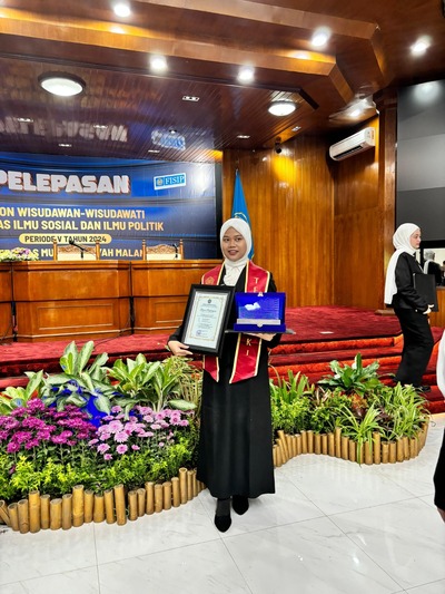 Begini Wisudawan UMM yang Penuh Prestasi