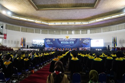 Penasihat Presiden di Wisuda UMM: Semua Harus Siap Berubah di Era Digital