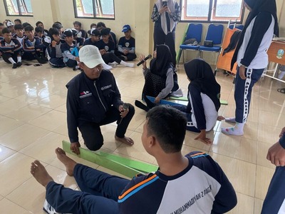 Tim Mahasiswa UMM Latih Siswa SMA Cara Menanggulangi Bencana Alam