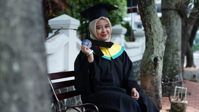 Ana, Mawapres UMM yang Jadi Wisudawan Terbaik