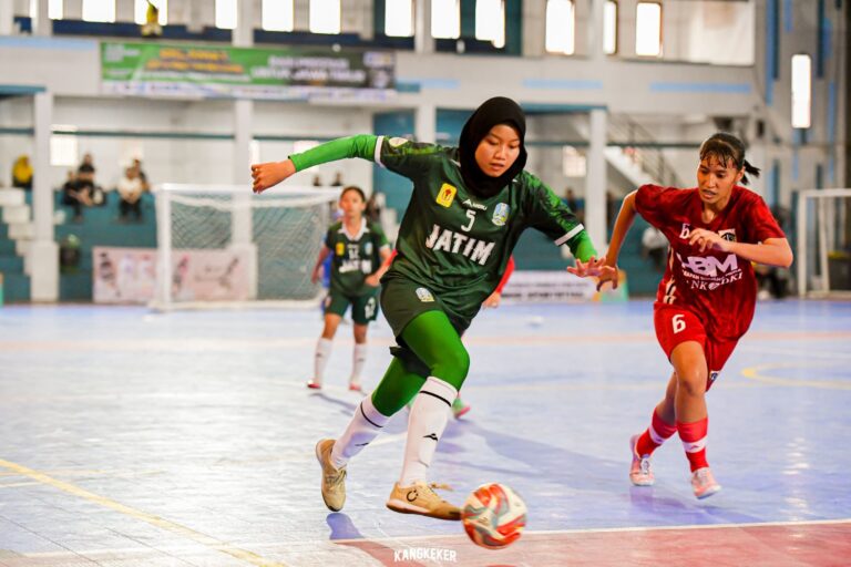Atlet Futsal Cantik UMM Menang di POMNAS