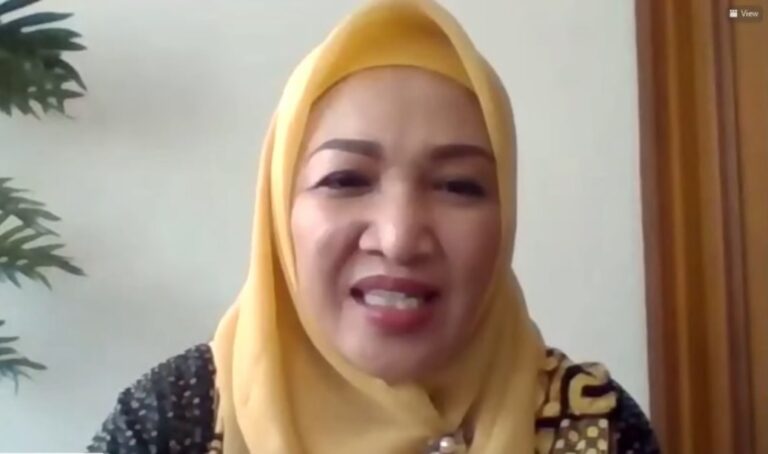 Bahas Saham, Ajak Milenial Cerdas Berinvestasi