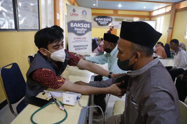 Baksos di Pujon dan Ngantang Akhiri Rangkaian Syiar Ramadan UMM
