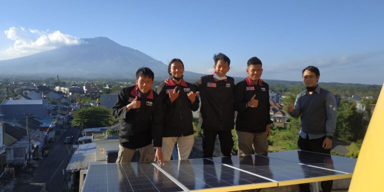 Bantu Pasokan Listrik Masjid, Mahasiswa Elektro UMM Rancang PLTS