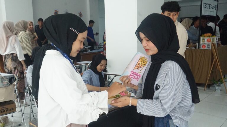 Bazar FLSP UMM, Produk Unik Hingga Harus Gunakan Bahasa Inggris