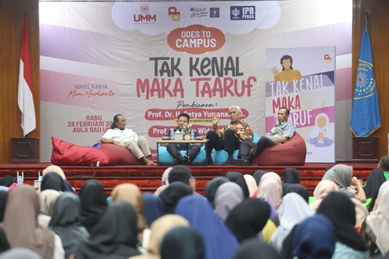 Bedah Buku Tak Kenal Maka Taaruf di UMM: Mengkaji Perbedaan Sastra antar Zaman
