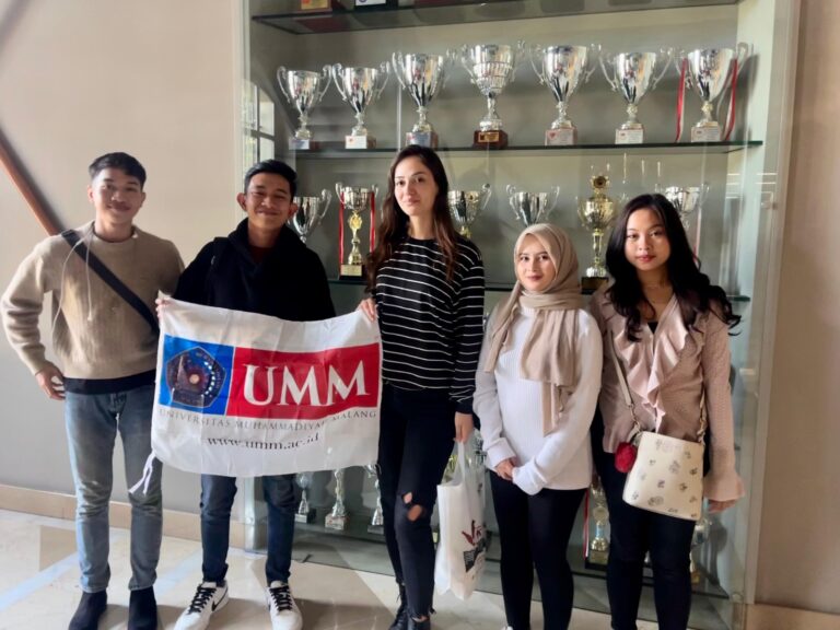 Begini Cerita Seru Chacha, Mahasiswa Kelas Internasional UMM yang Timba Ilmu di Turki