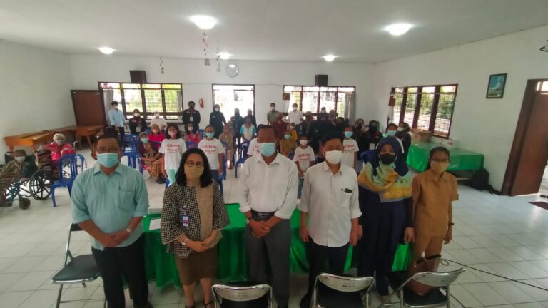 Berbagi Kasih, UMM Hadir di Tengah Griya Asih