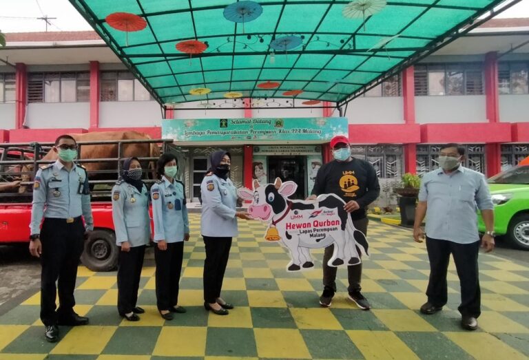 Berbagi untuk Negeri, UMM Bagikan Hewan Kurban ke Lapas dan Warga