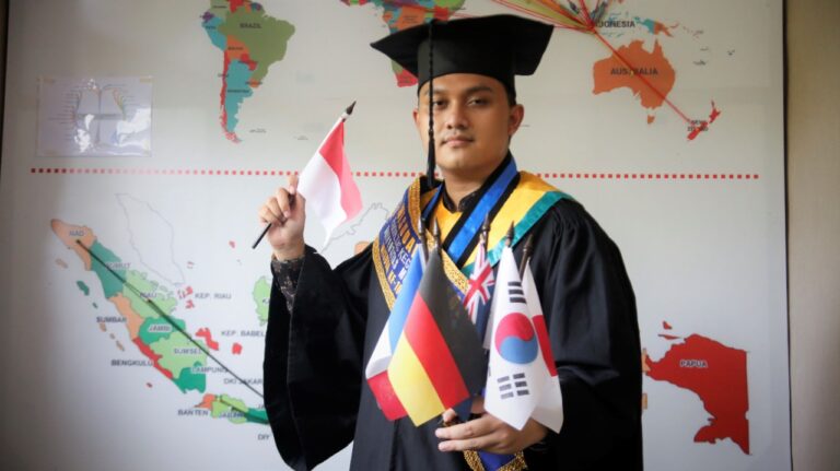 Daffa, Wisudawan Terbaik UMM yang Kuasai Sepuluh Bahasa
