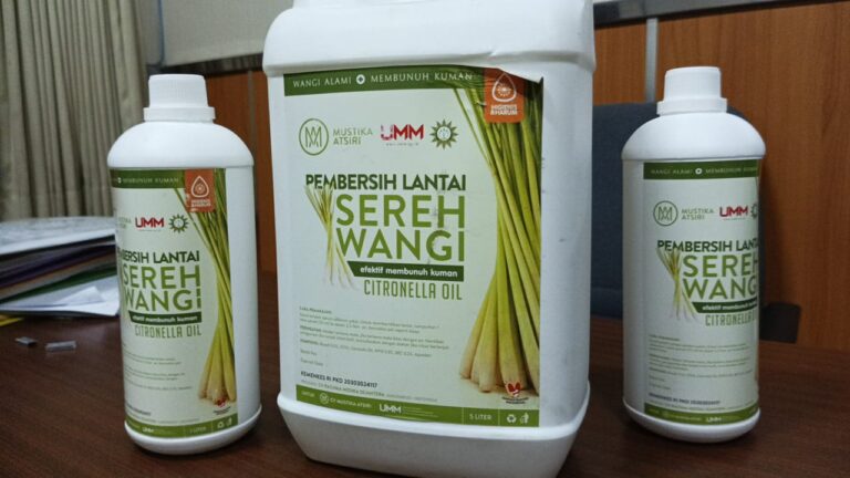 Daur Ulang Daun Sereh, Mahasiswa CoE Essential Oil UMM Ciptakan Pembersih Lantai Alami
