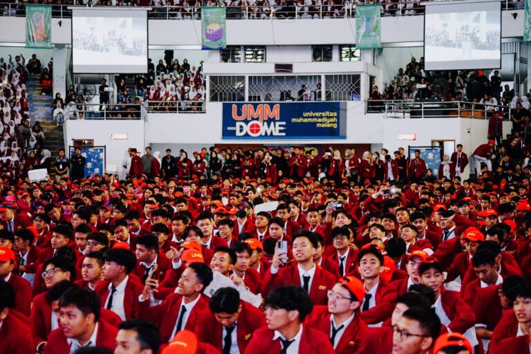 Dirjen Kementerian ESDM RI di Closing Pesmaba UMM: Peran Penting Anak Muda Selamatkan Bumi