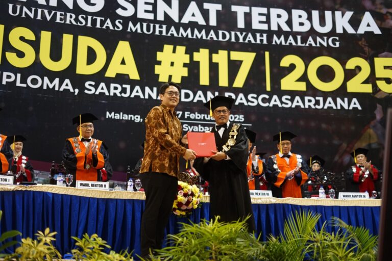 Dirjen Riset dan Pengembangan RI Bagikan Formula STORY di Wisuda UMM
