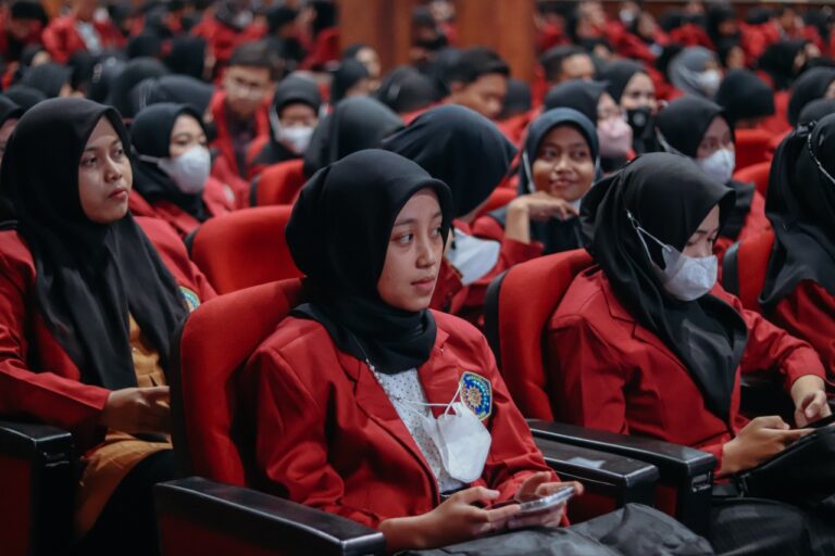 Diskusi FKIP UMM: Gempuran Disrupsi Teknologi, Guru Harus Lihai Pakai Gawai
