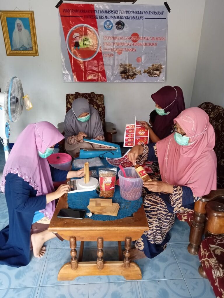 Dorong Masyarakat Mandiri, Mahasiswa UMM Manfaatkan Limbah Kedelai Jadi Abon
