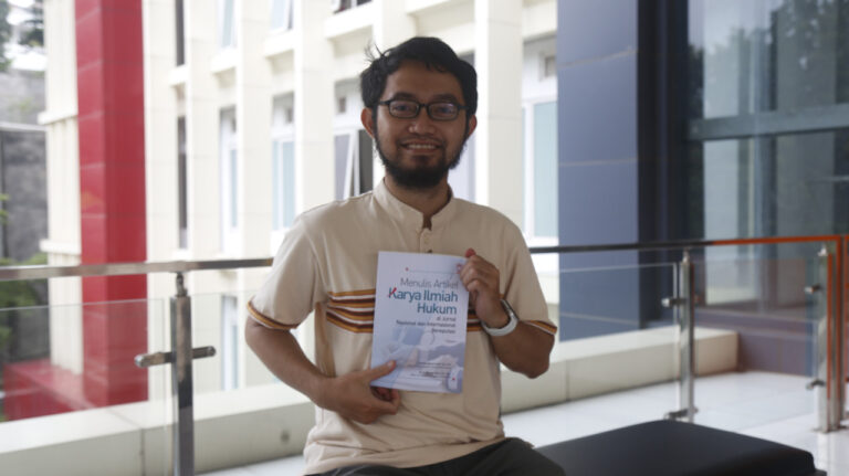 Dosen UMM Terbitkan Buku Tips Menulis di Jurnal