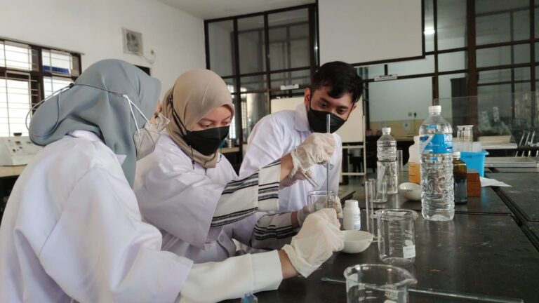 Footsanityzer Pembersih Kaki Praktis Karya Mahasiswa UMM