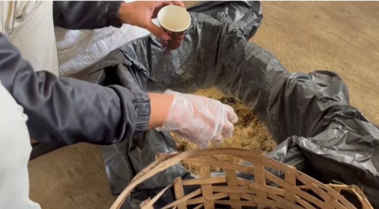 Gaet Trash Hero, Mahasiswa UMM Ajari Warga Bikin Kompos dengan Teknik Takakura