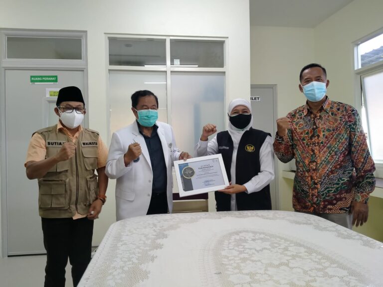 Gubernur Jatim Apresiasi RS Covid dan Canangkan Vaksinasi Difabel serta Nakes di UMM