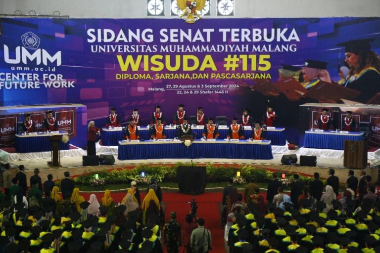 Hadir sebagai Alumnus, Kepala BPSDM Jatim Beri Tips pada Wisudawan UMM