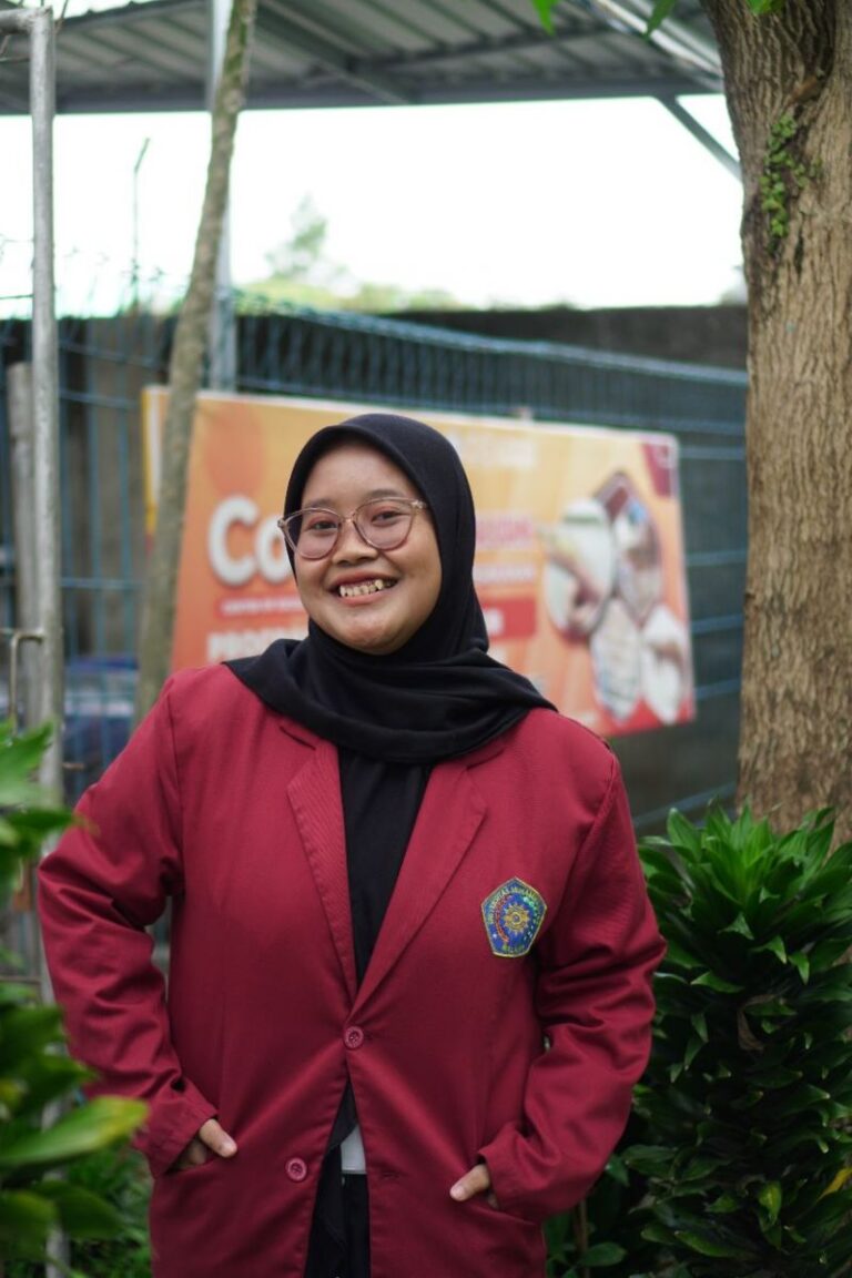 Ini Sosok Ike, Wisudawan Berprestasi UMM yang Lulus tanpa Skripsi