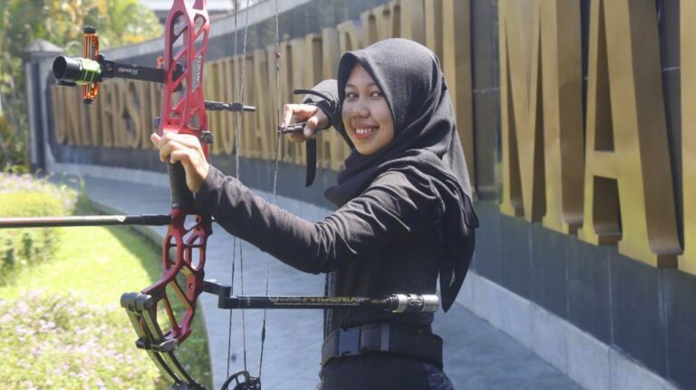 Laisya, Atlet Panahan yang Jadi Wisudawan Terbaik UMM