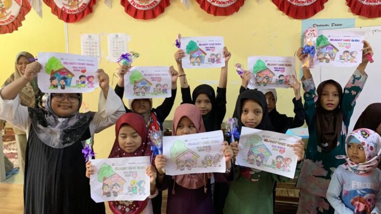 Mahasiswa UMM Ajari Baca Tulis ke Anak-anak WNI Ilegal di Malaysia