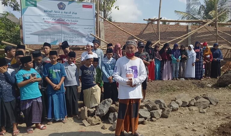 Markaz Dakwah FAI UMM Bantu Bangun Masjid di Banyuwangi