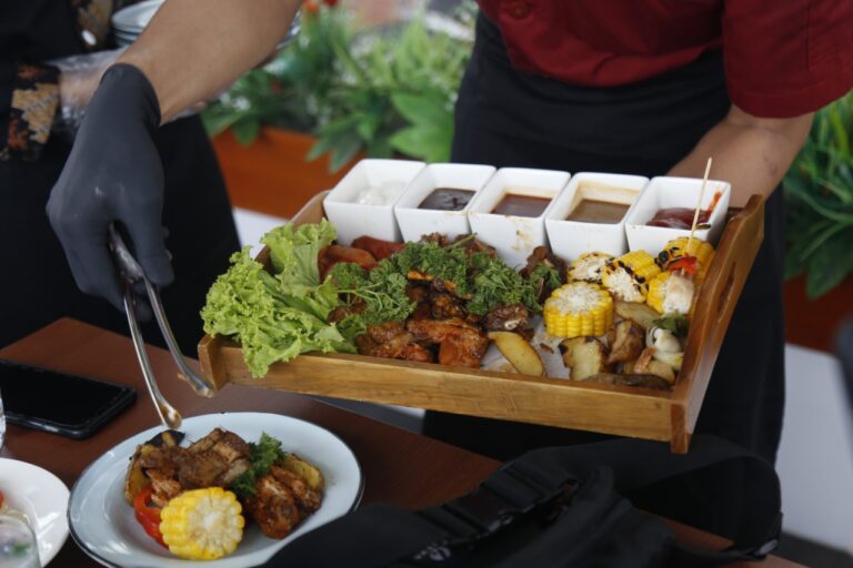 Mengunjungi Rooftop Rayz Hotel UMM, Tempat Nongkrong Nyaman di Malang