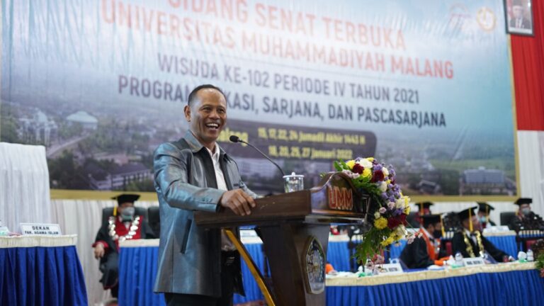 Owner Geprek Group Beberkan Resep Sukses Dunia Akhirat di Wisuda UMM
